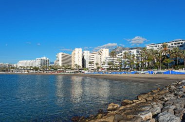 Costa del Sol, Endülüs, İspanya Marbella şehrin kum kıyı şeridi