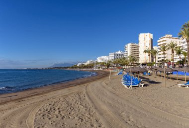 Costa del Sol, Endülüs, İspanya Marbella şehrin kum kıyı şeridi