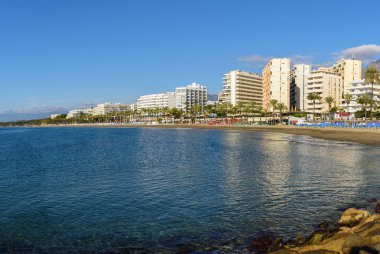 Costa del Sol, Endülüs, İspanya Marbella şehrin kum kıyı şeridi