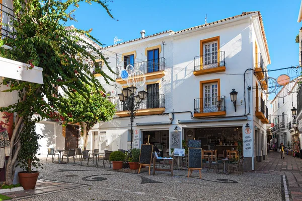 Marbella - Aralık 2017: Eski kasaba Marbella, Endülüs, İspanya geleneksel İspanyol mimarisinin