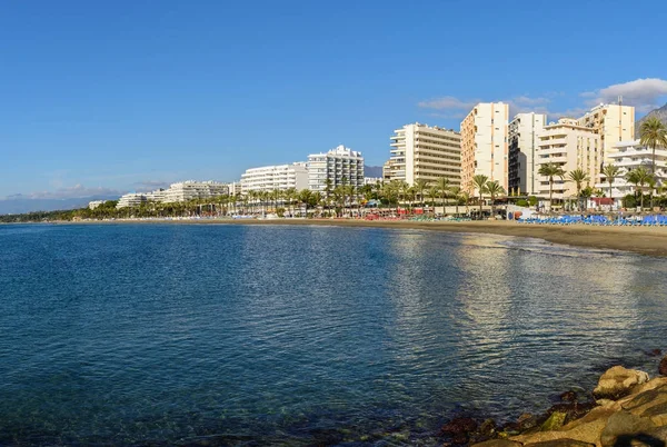 Costa del Sol, Endülüs, İspanya Marbella şehrin kum kıyı şeridi