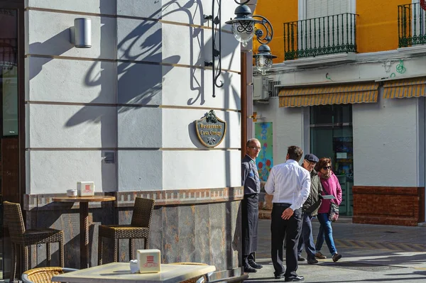 Ronda España Diciembre 2017 Barmen Oficiante Hablan Cerca Bar — Foto de Stock