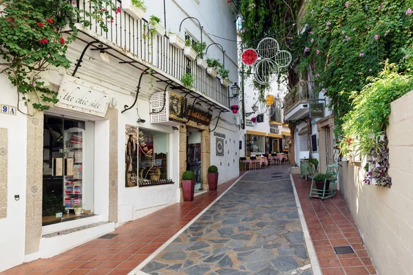 Marbella España Diciembre 2017 Pequeña Calle Bastante Estrecha Con Arquitectura — Foto de Stock