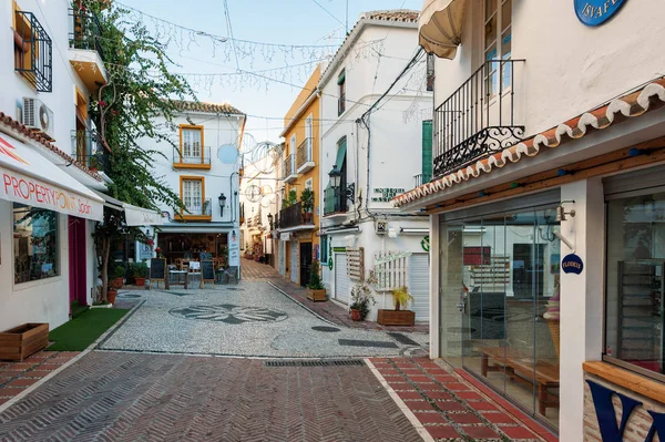 Marbella España Diciembre 2017 Tradicional Calle Estrecha Española Con Tienda — Foto de Stock