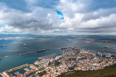 Gibraltar - İngiliz denizaşırı toprağı üzerinde havadan görünümü.