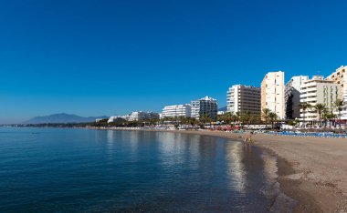 Costa del Sol, Endülüs, İspanya Marbella şehrin kum kıyı şeridi