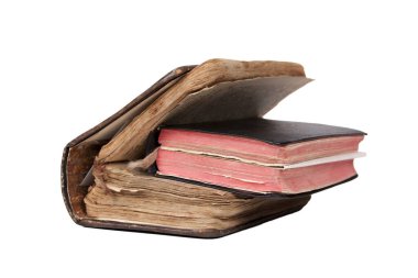 Beyaz arka planda izole edilmiş iki eski kitap