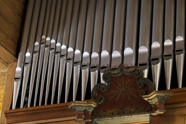 Órgão Tubulação Uma Igreja Madeira Tiro Frontal Fileira Muitos Tubos — Fotografia de Stock