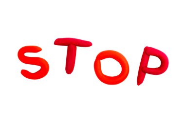 Basit kırmızı DUR sözcüğü, metin, plastikten yapılmış harfler, beyaz kesitte izole edilmiş yazı tipi dur işareti, tehlike, soyut kavram Çocuklar sanat ve el sanatları, karakterler, yazı tipi, modelleme kil