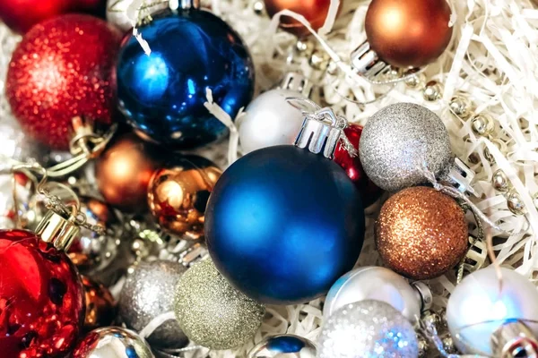 Jul Nytår Træ Legetøj Forberedelse Til Ferien Flerfarvet Skinnende Juletræ - Stock-foto