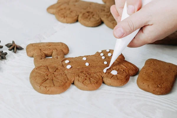 Christmas Gingerbread Cookies Painted Icing Sugar Confectioner Girl Paints Cookies — Stock Photo, Image