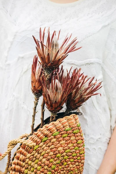 Proteusblommor Korg Eko Väska Med Exotiska Blommor — Stockfoto