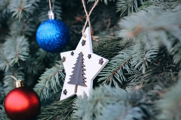 Giocattolo Natale Sui Rami Albero Capodanno Albero Natale Decorato Con — Foto Stock