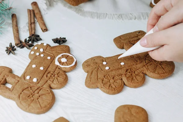 Christmas Gingerbread Cookies Painted Icing Sugar Confectioner Girl Paints Cookies — Stock Photo, Image