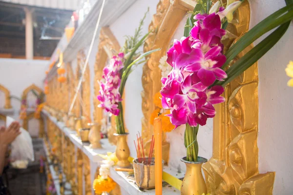 Bloem, wierook, kaars voor dode man in Boeddhisme cultuur — Stockfoto