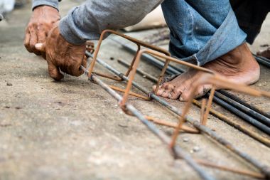 Emek çelik inşaat alanında için bağlıyor