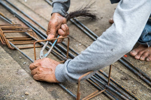 Emek çelik inşaat alanında için bağlıyor