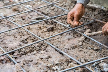 emek çelik yapı inşaat sahasında zemin için bar bağlama