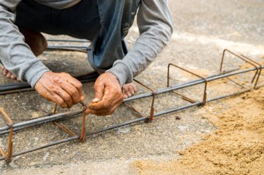 Emek çelik inşaat alanında için bağlıyor