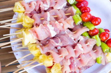 Biber biber, domates ile Barbekü domuz eti çok yapılan bir