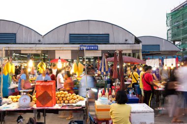 Pathum Thani/Tayland - 22 Mar 2018: birçok kişi f alışveriş