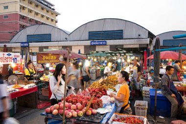 Pathum Thani/Tayland - 22 Mar 2018: birçok kişi f alışveriş