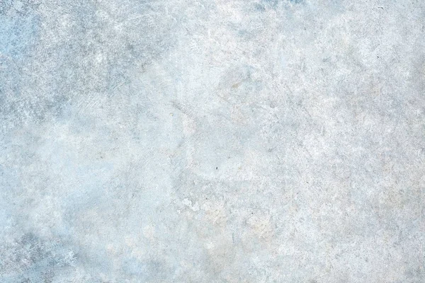 Loft tarzı binada temiz gri beton duvar