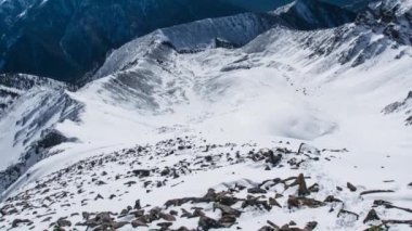 Dağların güzel manzarası.