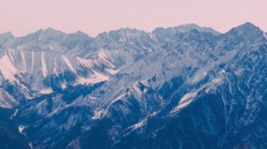 Dağların güzel manzarası.