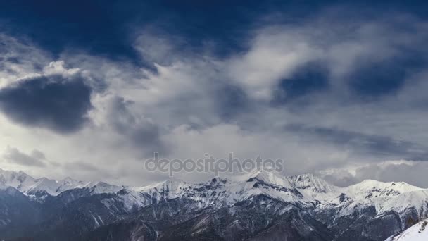 Bellissimo paesaggio di montagne. — Video Stock