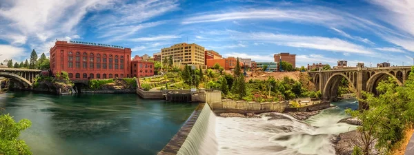 Energii wodnej Washington budynku i Monroe Street Bridge w Spokane — Zdjęcie stockowe