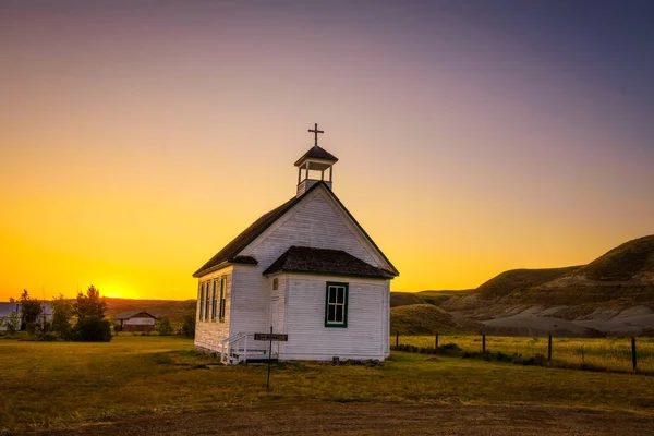 Sunset over the old church in the ghost town of Dorothy — Stock Photo, Image