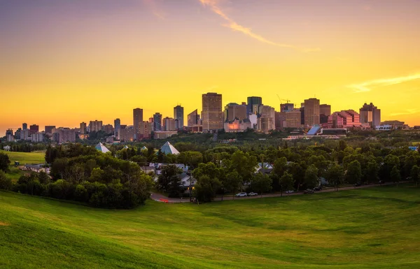 Günbatımı Edmonton downtown, Kanada yukarıda