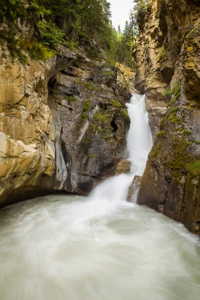 Lower Falls in Johnston Canyon, Banff National Park, Canada — Stock Photo, Image