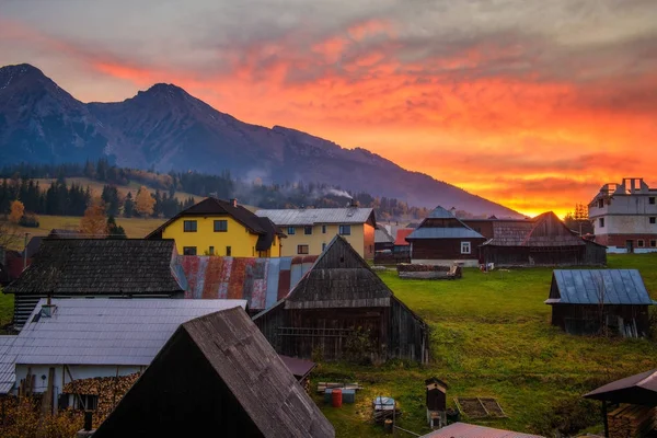Zdiar Köyü altında yüksek Tatra Dağları Slovakya'nde Günbatımı — Stok fotoğraf