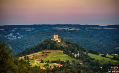 Üst kilise ile iki kule Banska Stiavnica, Slovakya