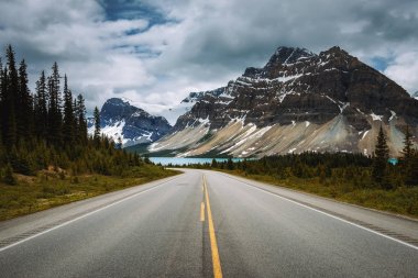 Scenic Icefields Pkwy in Banff National Park leading to the Bow Lake clipart
