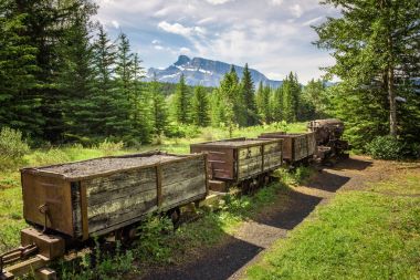 Kömür madeni trende hayalet kasaba Bankhead yakınındaki Banff, Canada