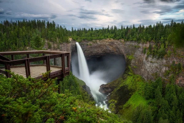 Helmcken Falls in Wells Gray Provincial Park in Canada — Stock Photo, Image