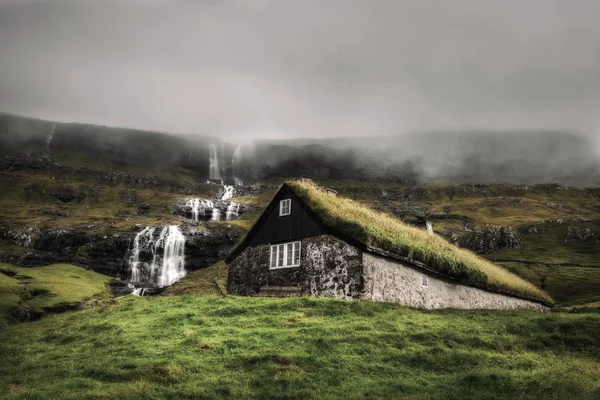 Storica casa in pietra nelle Isole Faroe — Foto Stock