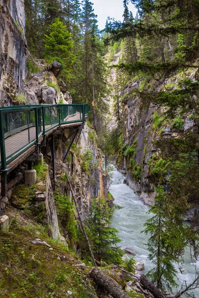 Walkway in Johnston Canyon, Bow Valley Parkway, Canada — Stock Photo, Image