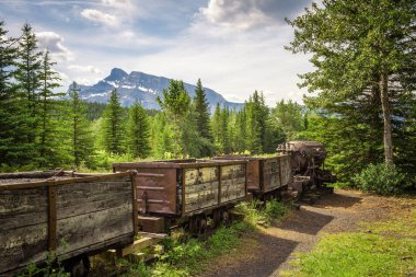 Kömür madeni trende hayalet kasaba Bankhead yakınındaki Banff, Canada