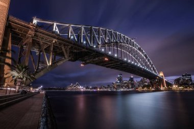 Sydney Harbour Bridge, Avustralya ile şehir merkezinde, gece manzarası