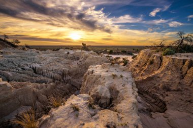 Günbatımı duvarlar Çin Mungo Milli Parkı, Avustralya üzerinde