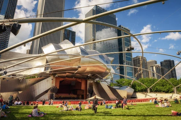 Pabellón Jay Pritzker en Millennium Park en Chicago, Illinois —  Fotos de Stock
