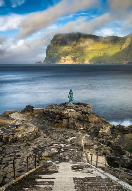 Heykel Selkie veya mühür eşi Mikladalur, Faroe Adaları