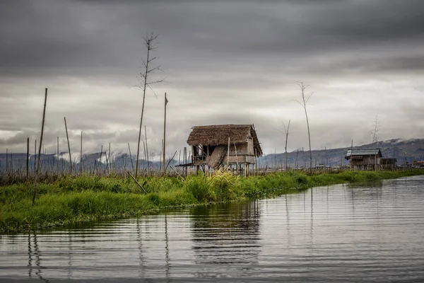 Kazık, Inle Gölü, Myanmar üzerinde ahşap evler