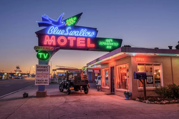 Zabytkowym Blue Połykanie Motel w lotniska Tucumcari, Nowy Meksyk — Zdjęcie stockowe