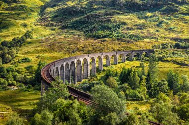 İskoçya'da demiryolu Glenfinnan Viyadüğü