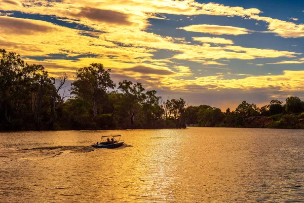 Sunset over Murray river  with a boat in Mildura, Australia — Stock Photo, Image